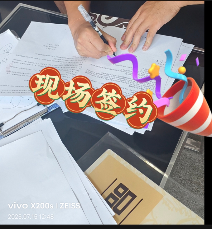 7月(yuè)15日(rì)四川眉山(shān)何先生(shēng)簽約加盟老(lǎo)湯和(hé)烏雞米線